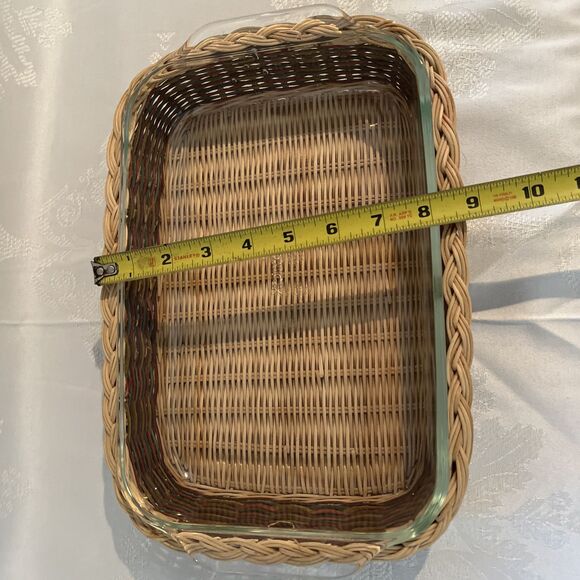 Vintage PYREX 2 Qt. 11x7x1.5” Casserole Dish #232-R With Original Wicker Basket - Picture 4 of 5